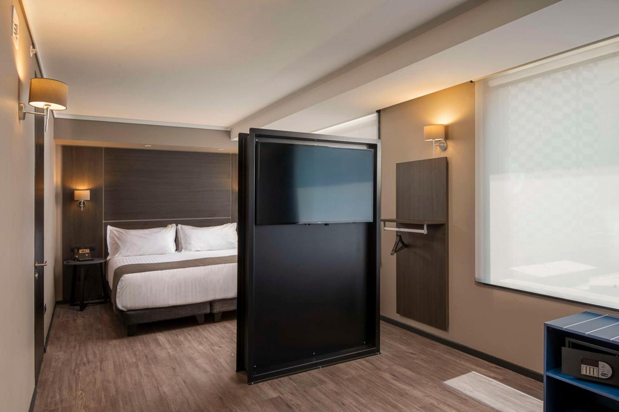 Отель Ola Santiago Providencia, Tapestry Collection By Hilton Экстерьер фото