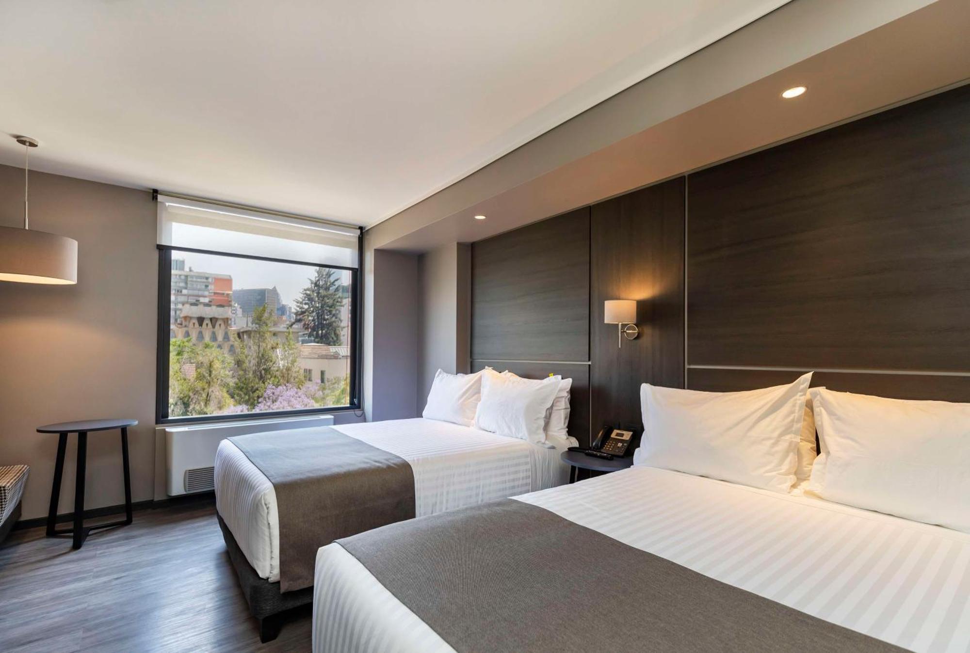 Отель Ola Santiago Providencia, Tapestry Collection By Hilton Экстерьер фото