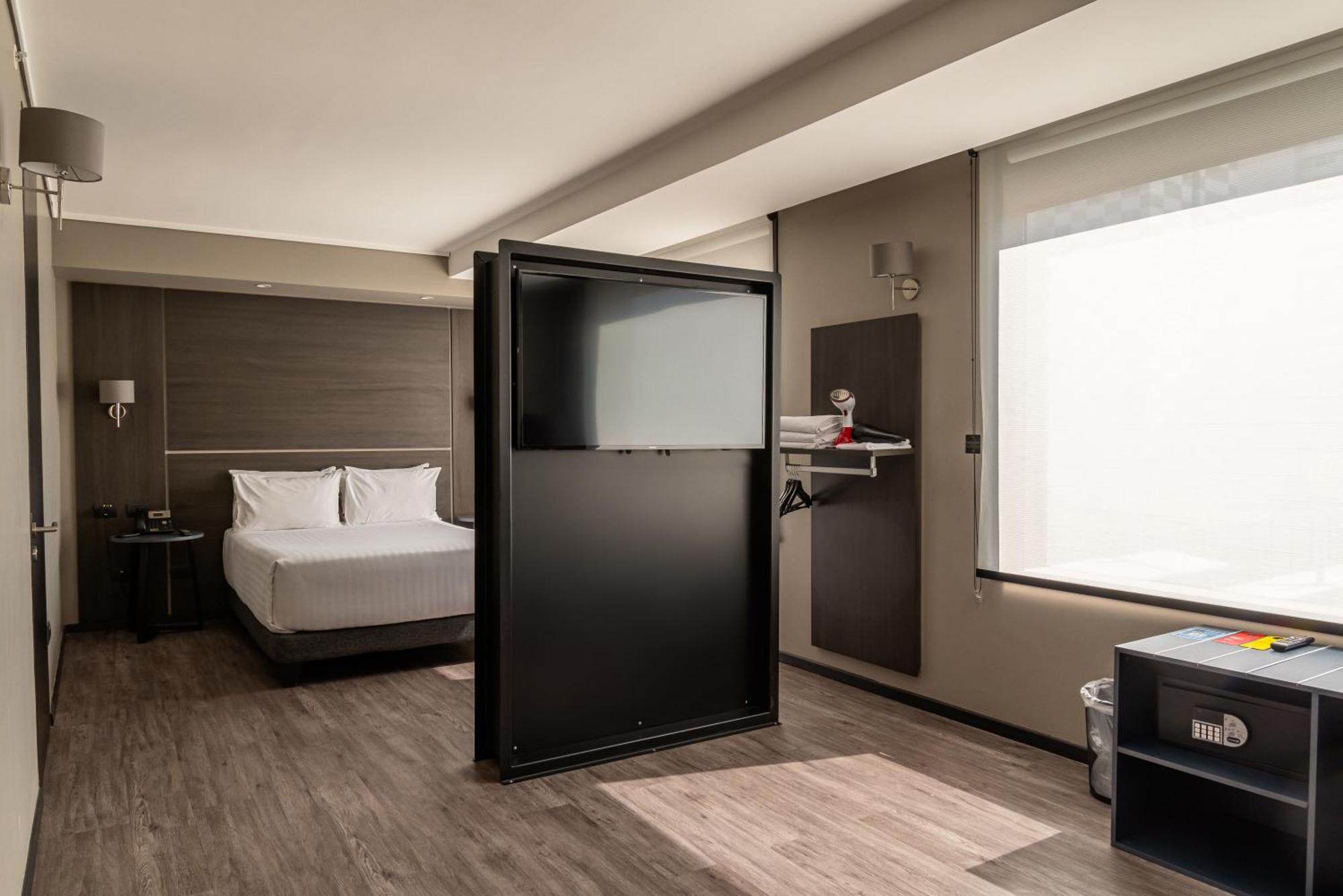 Отель Ola Santiago Providencia, Tapestry Collection By Hilton Экстерьер фото