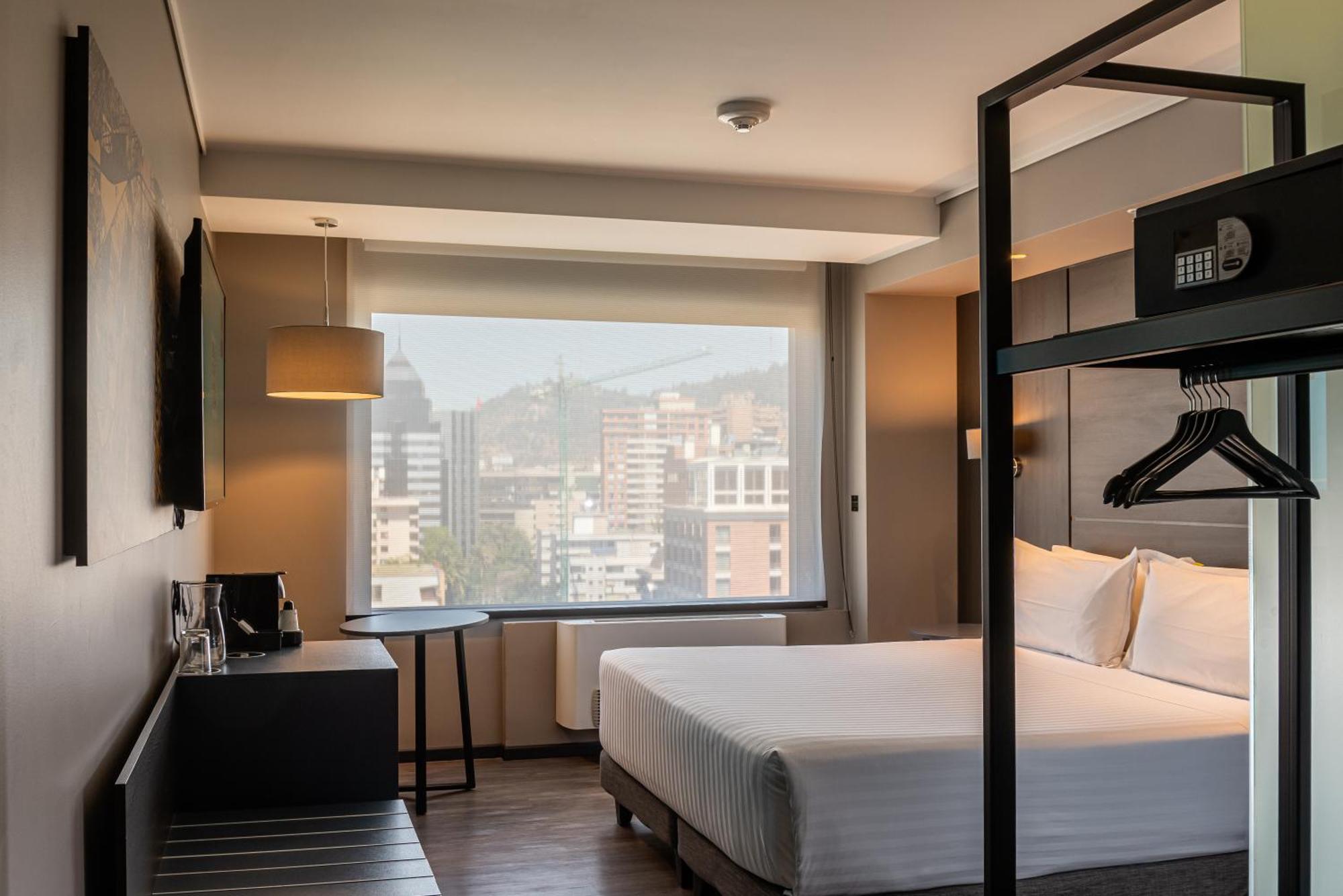 Отель Ola Santiago Providencia, Tapestry Collection By Hilton Экстерьер фото